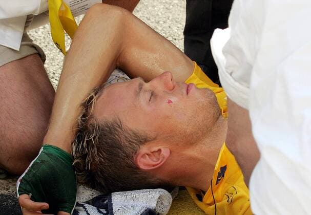 Thor Hushovd (Norwegen Credit Agricole) verletzt am Boden Radsport Herren 93. Tour de France 2006, ProTour, Straßenradsport, Straße, Rad, Porträt 1. Etappe: Straßburg - Straßburg Erschöpfung, Radsport Herren 93. Tour de France 2006, ProTour, Straßenradsport, Straße, Rad, Porträt 1. Etappe: Straßburg - Straßburg Erschöpfung,