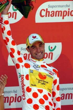 David de La Fuente (Spanien Saunier Duval Prodir) im Bergtrikot bei der Siegerehrung zur 2. Etappe der Tour de France 2006 - Radsport Herren 93. Tour de France 2006, ProTour, Straßenradsport, Straße, Rad, Vdig Einzelbild 2. Etappe: Obernai - Esch sur Alzette Freude, Radsport Herren 93. Tour de France 2006, ProTour, Straßenradsport, Straße, Rad, Vdig Einzelbild 2. Etappe: Obernai - Esch sur Alzette Freude,