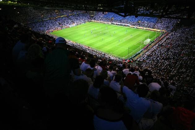 1 Jahr bis WM 2022: Historie, Stadien und Architektur Feiertag im Dortmunder Fußballtempel - Beim Halbfinale der Fußball WM 2006 ist das World Cup Stadium restlos ausverkauft - Fußball WM Herren WM 2006, Länderspiel, Nationalteam, Halbfinale Deutschland Totale WorldCup, Signal Iduna Park Dortmund Masse, Fußball WM Herren WM 2006, Länderspiel, Nationalteam, Halbfinale Deutschland Totale WorldCup, Signal Iduna Park Dortmund Masse,