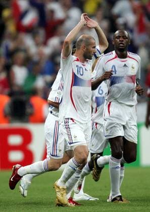 Zinedine Zidane (vorn) und Patrick Vieira (beide Frankreich) - Torjubel - Fußball WM Herren WM 2006, Länderspiel, Nationalteam, Nationaltrikot, Halbfinale, Frankreich Gruppe München Freude, Fußball WM Herren WM 2006, Länderspiel, Nationalteam, Nationaltrikot, Halbfinale, Frankreich Gruppe München Freude,