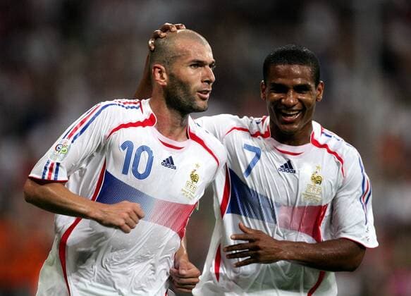 Zinedine Zidane (li.) und Florent Malouda (beide Frankreich) - Torjubel - Fußball WM Herren WM 2006, Länderspiel, Nationalteam, Nationaltrikot, Halbfinale, Frankreich Gruppe München Freude, Fußball WM Herren WM 2006, Länderspiel, Nationalteam, Nationaltrikot, Halbfinale, Frankreich Gruppe München Freude,