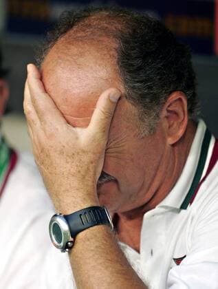Nationaltrainer Luiz Felipe Scolari (Portugal) verzweifelt Fußball WM Herren WM 2006, Länderspiel, Nationalteam, Halbfinale Einzelbild München Enttäuschung, Verzweiflung, Fußball WM Herren WM 2006, Länderspiel, Nationalteam, Halbfinale Einzelbild München Enttäuschung, Verzweiflung,
