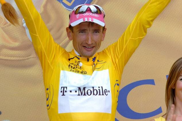Serhiy Honchar (Ukraine T Mobile) im gelben Trikot bei der Siegerehrung zur 9. Etappe der Tour de France 2006 - Radsport Herren 93. Tour de France 2006, ProTour, Straßenradsport, Straße, Rad, Einzelbild 9. Etappe: Bordeaux - Dax Freude, Radsport Herren 93. Tour de France 2006, ProTour, Straßenradsport, Straße, Rad, Einzelbild 9. Etappe: Bordeaux - Dax Freude,