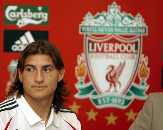 Gabriel Paletta (FC Liverpool) - EDITORIAL USE ONLY. No use with unauthorised audio, video, data, fixture lists, club league logos or live services. Online in-match use limited to 120 images, no video emulation. No use in betting, games or single club league player publications. Fußball Herren English Premier League 2006 2007, 1. Englische Liga, Pressekonferenz, PK, Pressetermin, Vorstellung Einzelbild Manchester Fußball Herren English Premier League 2006 2007, 1. Englische Liga, Pressekonferenz, PK, Pressetermin, Vorstellung Einzelbild Manchester