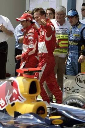 Michael Schumacher (Deutschland, Mitte) holt sich die Pole Position und steht gemeinsam mit Teamkollege Felipe Massa (li., Brasilien beide Ferrari) in Startreihe Eins beim GP von Frankreich 2006, hinten Fernando Alonso (Spanien Renault) enttäuscht Motorsport Grand Prix Herren Großer Preis von Frankreich 2006, Formel 1 Weltmeisterschaft, F1, F, GP, WM, Qualifying Gruppe Magny Cours Freude, Motorsport Grand Prix Herren Großer Preis von Frankreich 2006, Formel 1 Weltmeisterschaft, F1, F, GP, WM, Qualifying Gruppe Magny Cours Freude,