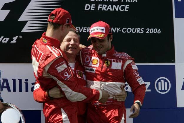 Siegerehrung beim GP von Frankreich 2006 - Teamchef Jean Todt (Frankreich) inmitten seiner Fahrer Felipe Massa (Brasilien, re.) und Sieger Michael Schumacher (Deutschland alle Ferrari, li.) Motorsport Grand Prix Herren Großer Preis von Frankreich 2006, Formel 1, Weltmeisterschaft, F1, F, GP, WM Gruppe Magny Cours Freude, Motorsport Grand Prix Herren Großer Preis von Frankreich 2006, Formel 1, Weltmeisterschaft, F1, F, GP, WM Gruppe Magny Cours Freude,