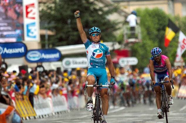 Pierrick Fedrigo (Frankreich Bouygues Telecom) gewinnt die 14. Etappe der Tour de France 2006 vor Salvatore Commesso (Italien Lampre) - Radsport Herren Tour de France 2006, ProTour, Straßenradsport, Straße, Rad, Totale 14. Etappe: Montelimar - Gap Radsport Herren Tour de France 2006, ProTour, Straßenradsport, Straße, Rad, Totale 14. Etappe: Montelimar - Gap