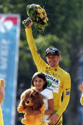 Siegerehrung Tour de France 2006: Gesamtsieger Floyd Landis (USA Phonak) mit seiner Tochter Ryan - (pan15266) Radsport Herren 93. Tour de France 2006, ProTour, Straßenradsport, Straße, Rad, Gruppe Paris Champs Elysees, Elysee Freude, Radsport Herren 93. Tour de France 2006, ProTour, Straßenradsport, Straße, Rad, Gruppe Paris Champs Elysees, Elysee Freude,