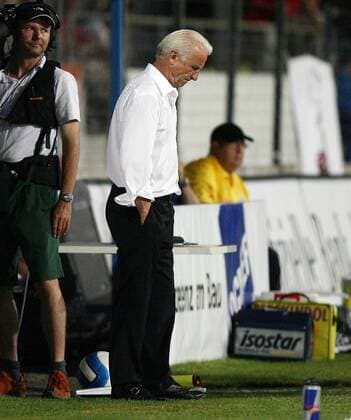 Teamchef Giovanni Trapattoni (Salzburg) enttäuscht Fußball EC 1 Herren Champions League Qualifikation 2006 2007, SV Red Bull Salzburg, Redbull, TMobileBundesliga Einzelbild Zürich Enttäuschung, Nachdenklichkeit, Fußball EC 1 Herren Champions League Qualifikation 2006 2007, SV Red Bull Salzburg, Redbull, TMobileBundesliga Einzelbild Zürich Enttäuschung, Nachdenklichkeit,