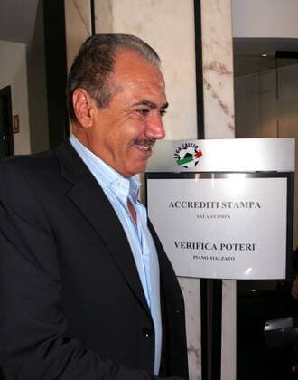Präsident Pasquale Foti (Reggina) erscheint zur Versammlung des Italienischen Ligaverbandes und Fußballverbandes anläßlich des Bestechungsskandals in Italien - Fußball Herren Serie B 2006 2007, 2. Italienische Liga, Bestechungsskandal, Bestechung, Korruption, Vdig Einzelbild Poteri Mailand Fußball Herren Serie B 2006 2007, 2. Italienische Liga, Bestechungsskandal, Bestechung, Korruption, Vdig Einzelbild Poteri Mailand
