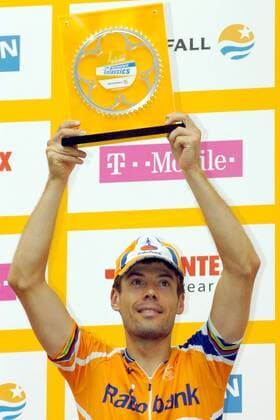 Sieger Oskar Freire (Spanien Rabobank) während der Siegerehrung der Vattenfall Cyclassics 2006 - Radsport Herren Vattenfall Cyclassics 2006, ProTour, Straßenradsport, Straße, Rad Einzelbild Hamburg Freude, Radsport Herren Vattenfall Cyclassics 2006, ProTour, Straßenradsport, Straße, Rad Einzelbild Hamburg Freude,