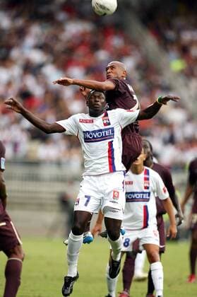 Mahamadou Diarra (vorn, Lyon) gegen Paulo Cesar (Paris St. Germain) - (pan15379) Fußball Herren Trophee des Champions 2006, Olympique Lyonnais - Paris Saint Germain 5:4 n.E., PSG, OL, Vdig Gruppe Lyon Dynamik, Fußball Herren Trophee des Champions 2006, Olympique Lyonnais - Paris Saint Germain 5:4 n.E., PSG, OL, Vdig Gruppe Lyon Dynamik,
