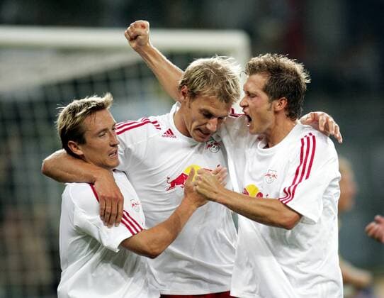 Torjubel Red Bull Salzburg, v.li.: Patrik Jezek, Alexander Zickler und Vladimir Janocko Fußball EC 1 Herren Champions League Qualifikation 2006 2007, SV Red Bull Salzburg, RedBull, T Mobile Bundesliga Gruppe Salzburg Freude, Fußball EC 1 Herren Champions League Qualifikation 2006 2007, SV Red Bull Salzburg, RedBull, T Mobile Bundesliga Gruppe Salzburg Freude,