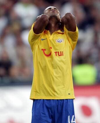 Rafael de Araujo (FC Zürich) verzweifelt Fußball EC 1 Herren Champions League Qualifikation 2006 2007, FC Zürich, Super, Nationalliga A, NLA, 1. Schweizer Liga Einzelbild Salzburg Enttäuschung, Verzweiflung, Fußball EC 1 Herren Champions League Qualifikation 2006 2007, FC Zürich, Super, Nationalliga A, NLA, 1. Schweizer Liga Einzelbild Salzburg Enttäuschung, Verzweiflung,
