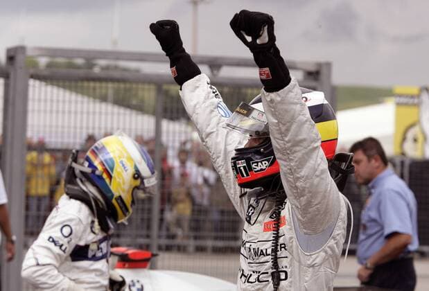 Pedro de la Rosa (Spanien McLaren Mercedes) jubelt über den zweiten Platz beim Großen Preis von Ungarn 2006 Motorsport Grand Prix Herren Großer Preis von Ungarn 2006, Formel 1 Weltmeisterschaft, F1, F, GP, WM Einzelbild Hungaroring Budapest Freude, Motorsport Grand Prix Herren Großer Preis von Ungarn 2006, Formel 1 Weltmeisterschaft, F1, F, GP, WM Einzelbild Hungaroring Budapest Freude,