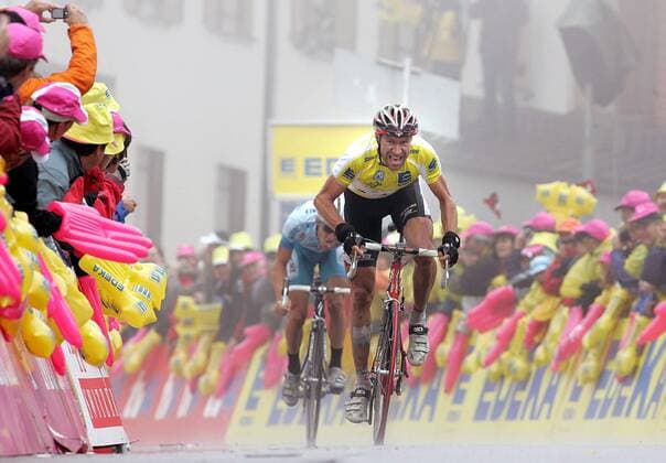 Zielsprint - Jens Voigt (Deutschland CSC) vor Levi Leipheimer (USA Gerolsteiner) Radsport Herren Deutschland Tour 2006, Deutschlandtour, ProTour, Straßenradsport, Straße, Rad Gruppe 6. Etappe: Seefeld - St. Anton Dynamik, Spannung Radsport Herren Deutschland Tour 2006, Deutschlandtour, ProTour, Straßenradsport, Straße, Rad Gruppe 6. Etappe: Seefeld - St. Anton Dynamik, Spannung