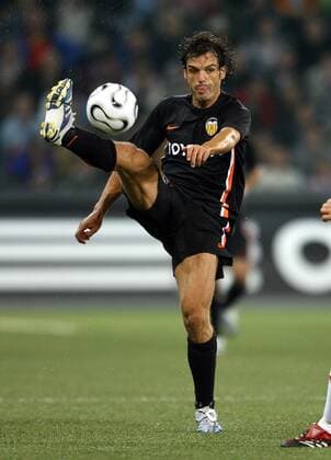 Fernando Morientes (Valencia) am Ball Fußball EC 1 Herren Champions League Qualifikation 2006 2007, FC Valencia, CF, Primera Division, 1. Spanische Liga Einzelbild Salzburg Dynamik, Fußball EC 1 Herren Champions League Qualifikation 2006 2007, FC Valencia, CF, Primera Division, 1. Spanische Liga Einzelbild Salzburg Dynamik,