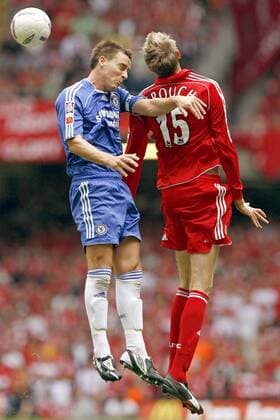 John Terry (Chelsea, li.) gegen Peter Crouch (Liverpool) - EDITORIAL USE ONLY. No use with unauthorised audio, video, data, fixture lists, club league logos or live services. Online in-match use limited to 120 images, no video emulation. No use in betting, games or single club league player publications. Fußball Herren Community Shield 2006, Charity, englischer Supercup, English Premier League Gruppe Cardiff Dynamik, Fußball Herren Community Shield 2006, Charity, englischer Supercup, English Premier League Gruppe Cardiff Dynamik,