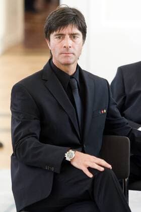 Bundestrainer Joachim Löw (Deutschland) konzentriert anläßlich der Verleihung des Silbernen Lorbeerblattes Fußball Herren WM 2006, Verleihung Silbernes Lorbeerblatt, Lorbeer, Silber, Nationalteam, Empfang, Sportlerehrung Einzelbild Berlin Konzentration, Fußball Herren WM 2006, Verleihung Silbernes Lorbeerblatt, Lorbeer, Silber, Nationalteam, Empfang, Sportlerehrung Einzelbild Berlin Konzentration,