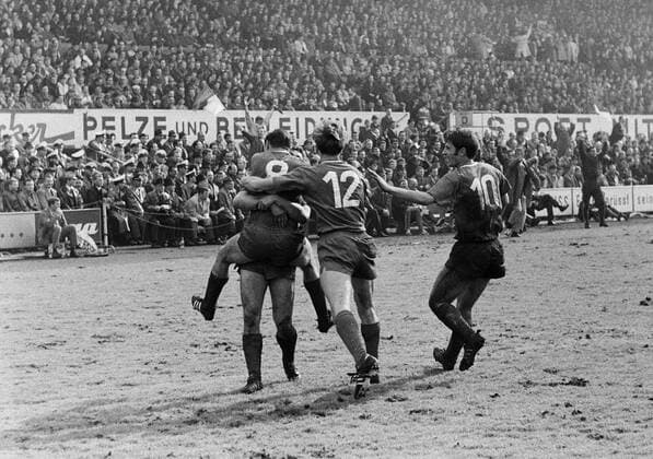 Torjubel Hertha u.a. mit Dieter Krafczyk (re.) Fußball Herren Stadtliga Berlin 1967 1968, Hertha BSC Berlin, Vneg, Vsw Gruppe Essen Freude, Begeisterung, Fußball Herren Stadtliga Berlin 1967 1968, Hertha BSC Berlin, Vneg, Vsw Gruppe Essen Freude, Begeisterung,