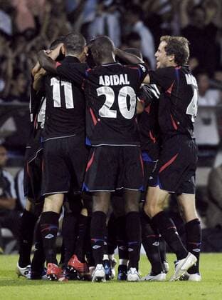 Torjubel Lyon, vorn v.re.: Patrick Müller, Eric Abidal und Fred Fußball EC 1 Herren Champions League 2006 2007, Olympique Lyonnais, OL Gruppe Lyon Freude, Kameradschaft, Fußball EC 1 Herren Champions League 2006 2007, Olympique Lyonnais, OL Gruppe Lyon Freude, Kameradschaft,