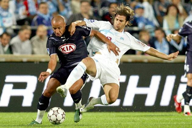 Julien Faubert (li., Bordeaux) gegen Lorik Cana (Marseille) - (pan16257) Fußball Herren Ligue 1 2006 2007, 1. Französische Liga, Olympique de Marseille - Girondins de Bordeaux 2:1, OM Vdig Gruppe Marseille Dynamik, Kampf, Fußball Herren Ligue 1 2006 2007, 1. Französische Liga, Olympique de Marseille - Girondins de Bordeaux 2:1, OM Vdig Gruppe Marseille Dynamik, Kampf,