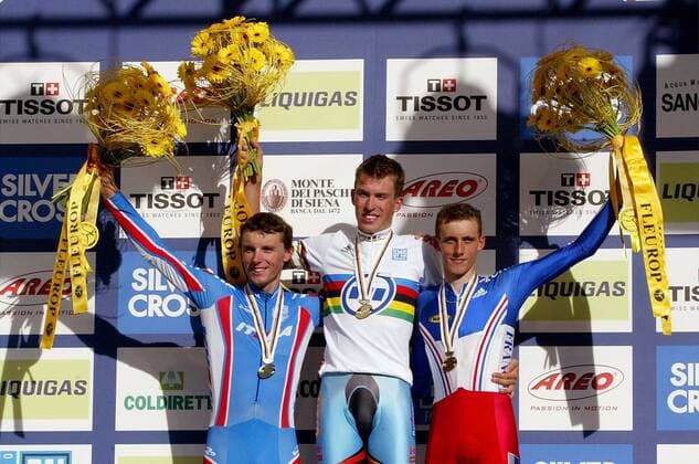 Siegerehrung U23 Weltmeisterschaft 2006, Weltmeister Dominique Cornu (Belgien) zwischen dem Zweiplatzierten Mikhail Ignatiev (Rußland, li.) und Jerome Coppel (Frankreich) Radsport WM Herren U23 Weltmeisterschaft 2006, U 23, Straßenradsport, Straße, Rad, Einzelzeitfahren, Zeitfahren Gruppe Salzburg Freude, Radsport WM Herren U23 Weltmeisterschaft 2006, U 23, Straßenradsport, Straße, Rad, Einzelzeitfahren, Zeitfahren Gruppe Salzburg Freude,