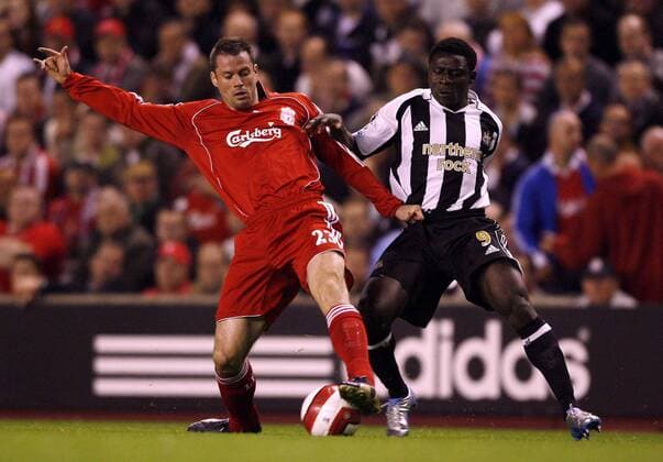 Jamie Carragher (Liverpool, li.) gegen Obafemi Martins (Newcastle) - EDITORIAL USE ONLY. No use with unauthorised audio, video, data, fixture lists, club league logos or live services. Online in-match use limited to 120 images, no video emulation. No use in betting, games or single club league player publications. Fußball Herren English Premier League 2006 2007, 1. Englische Liga, FC Liverpool - Newcastle United 2:0 Gruppe Liverpool Dynamik, Fußball Herren English Premier League 2006 2007, 1. Englische Liga, FC Liverpool - Newcastle United 2:0 Gruppe Liverpool Dynamik,