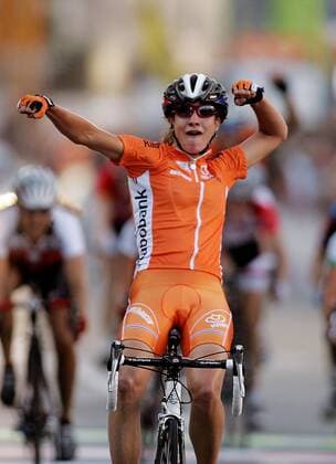 Weltmeisterin Marianne Vos (Niederlande) - Siegesjubel Radsport WM Damen Weltmeisterschaft 2006, Straßenradsport, Straße, Rad, Nationaltrikot, Sieg, Sieger, Siegerin, Einzelbild Salzburg Freude, Begeisterung, Radsport WM Damen Weltmeisterschaft 2006, Straßenradsport, Straße, Rad, Nationaltrikot, Sieg, Sieger, Siegerin, Einzelbild Salzburg Freude, Begeisterung,