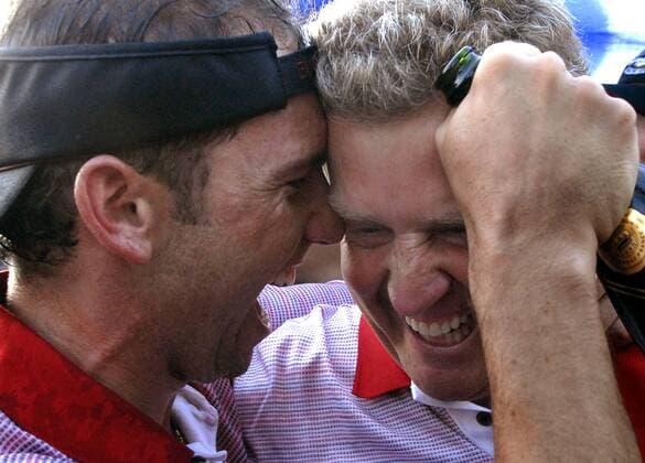 Sergio Garcia (Spanien, li.) und Colin Montgomerie (Schottland) bejubeln den Sieg von Team Europa beim Ryder Cup 2006 - (STR20060724003) Golf Herren Ryder Cup 2006, Rydercup Gruppe Straffan Harmonie, Glück, Begeisterung, Freude, Golf Herren Ryder Cup 2006, Rydercup Gruppe Straffan Harmonie, Glück, Begeisterung, Freude,
