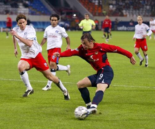 Ivica Olic (re., ZSKA Moskau) gegen Bastian Reinhardt (HSV) - Fußball EC 1 Herren Champions League 2006 2007, CSKA Moskau - Hamburger SV 1:0, Hamburg, HSV, Vdig Gruppe Moskau Dynamik, Fußball EC 1 Herren Champions League 2006 2007, CSKA Moskau - Hamburger SV 1:0, Hamburg, HSV, Vdig Gruppe Moskau Dynamik,
