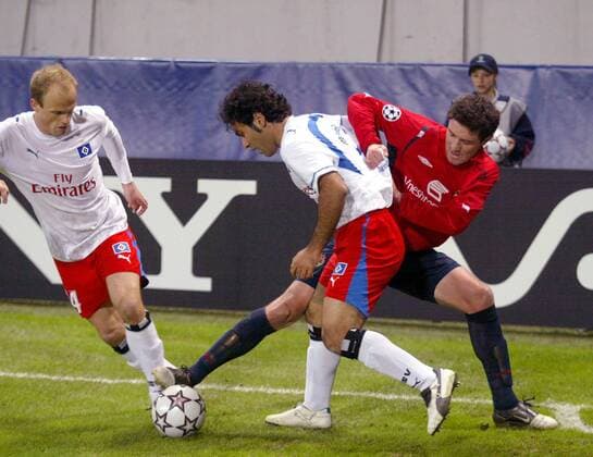 David Jarolim (li.), und Mehdi Mahdavikia (Mitte, beide HSV) gegen Yuri Zhirkov (ZSKA Moskau) - Fußball EC 1 Herren Champions League 2006 2007, CSKA Moskau - Hamburger SV 1:0, Hamburg, HSV, Vdig Gruppe Moskau Dynamik, Kampf, Fußball EC 1 Herren Champions League 2006 2007, CSKA Moskau - Hamburger SV 1:0, Hamburg, HSV, Vdig Gruppe Moskau Dynamik, Kampf,