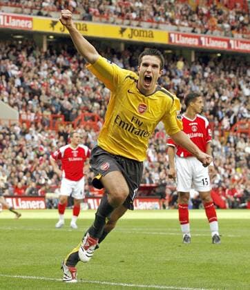 Robin van Persie (Arsenal) - Torjubel - EDITORIAL USE ONLY. No use with unauthorised audio, video, data, fixture lists, club league logos or live services. Online in-match use limited to 120 images, no video emulation. No use in betting, games or single club league player publications. Fußball Herren English Premier League 2006 2007, 1. Englische Liga, Charlton Athletic - Arsenal FC London 1:2 Einzelbild London Begeisterung, Freude, Fußball Herren English Premier League 2006 2007, 1. Englische Liga, Charlton Athletic - Arsenal FC London 1:2 Einzelbild London Begeisterung, Freude,