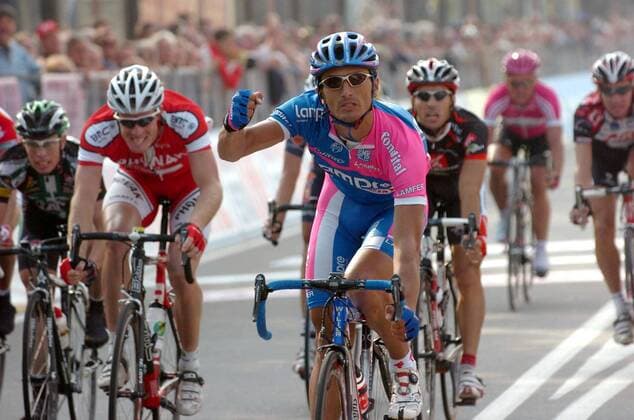 Daniele Bennati (Italien Lampre, Mitte) gewinnt den Giro del Piemonte 2006 vor Gregory Rast (Schweiz Phonak, 2.v.li.) und Gene Michael Bates (Australien LPR Brakes, li.) - Radsport Herren Giro del Piemonte 2006, Straßenradsport, Straße, Rad Gruppe Asti - Alba Freude, Radsport Herren Giro del Piemonte 2006, Straßenradsport, Straße, Rad Gruppe Asti - Alba Freude,
