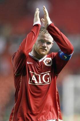 Kapitän Wayne Rooney (Manchester United) bedankt sich bei den Zuschauern - EDITORIAL USE ONLY. No use with unauthorised audio, video, data, fixture lists, club league logos or live services. Online in-match use limited to 120 images, no video emulation. No use in betting, games or single club league player publications. Fußball EC 1 Herren Champions League 2006 2007, Manchester United, ManU Einzelbild Manchester Fußball EC 1 Herren Champions League 2006 2007, Manchester United, ManU Einzelbild Manchester