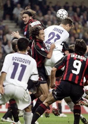 Roland Juhasz (Anderlecht, 2. v. re.) gegen drei Mailänder Spieler, v. li.: Marek Jankulovski, Alessandro Nesta und Filippo Inzaghi - Fußball EC 1 Herren Champions League 2006 2007, RSC Anderlecht - AC Mailand 0:1, Milan Gruppe Brüssel Dynamik, Kampf, Fußball EC 1 Herren Champions League 2006 2007, RSC Anderlecht - AC Mailand 0:1, Milan Gruppe Brüssel Dynamik, Kampf,