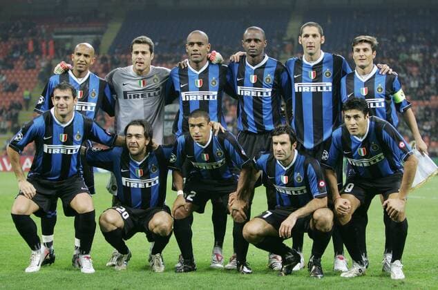Mannschaftsfoto Inter, hi.v.li.: Olivier Dacourt, Torwart Julio Cesar, Maicon, Patrick Vieira, Marco Materazzi, Javier Zanetti, vorn: Dejan Stankovic, Alvaro Recoba, Ivan Cordoba, Luis Figo, Julio Ricardo Cruz - Fußball EC 1 Herren Champions League 2006 2007, FC Internazionale Mailand Totale Mailand Fußball EC 1 Herren Champions League 2006 2007, FC Internazionale Mailand Totale Mailand