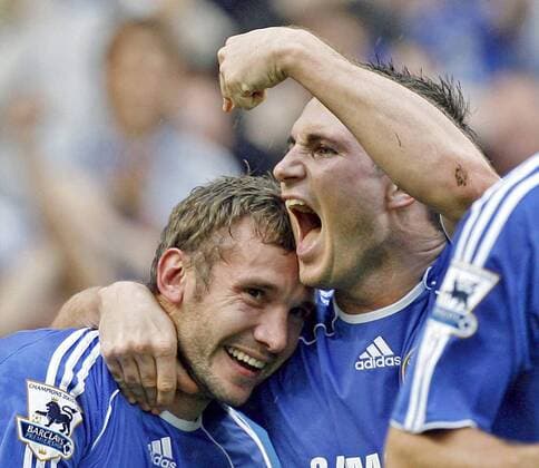 Er hat getroffen - Frank Lampard (re.) zeigt auf den Torschützen Andriy Shevchenko (beide Chelsea) - EDITORIAL USE ONLY. No use with unauthorised audio, video, data, fixture lists, club league logos or live services. Online in-match use limited to 120 images, no video emulation. No use in betting, games or single club league player publications. Fußball Herren English Premier League 2006 2007, 1. Englische Liga, Chelsea FC London Gruppe London Begeisterung, Freude, Fußball Herren English Premier League 2006 2007, 1. Englische Liga, Chelsea FC London Gruppe London Begeisterung, Freude,