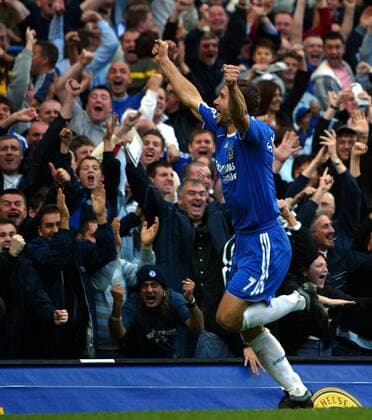 Torschütze Andriy Shevchenko (Chelsea) jubelt mit den Fans - Fußball Herren English Premier League 2006 2007, 1. Englische Liga, FC Chelsea London Gruppe London Glück, Freude, Begeisterung, Fußball Herren English Premier League 2006 2007, 1. Englische Liga, FC Chelsea London Gruppe London Glück, Freude, Begeisterung,