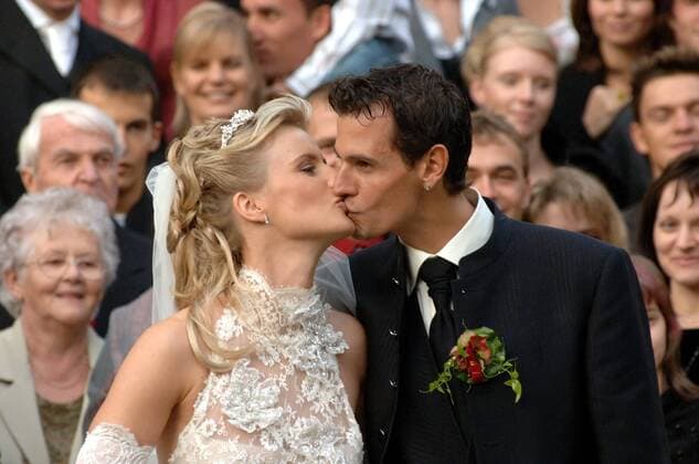 Andreas Klöden (Deutschland T Mobile) küsst seine frisch angetraute Bettina Radsport Herren Straßenradsport 2006, Straße, Rad, Hochzeit, Heirat, heiraten, Trauung, trauen, Vermählung vermählen Gruppe Berlin Romantik, Radsport Herren Straßenradsport 2006, Straße, Rad, Hochzeit, Heirat, heiraten, Trauung, trauen, Vermählung vermählen Gruppe Berlin Romantik,