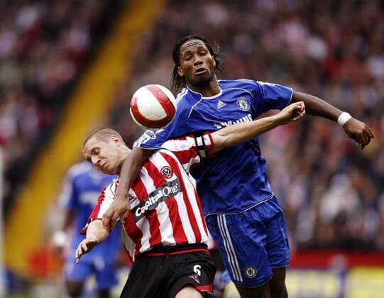 Phil Jagielka (Sheffield United, li.) gegen Didier Drogba (Chelsea) - EDITORIAL USE ONLY. No use with unauthorised audio, video, data, fixture lists, club league logos or live services. Online in-match use limited to 120 images, no video emulation. No use in betting, games or single club league player publications. Fußball Herren English Premier League 2006 2007, 1. Englische Liga, Sheffield United FC - Chelsea FC London 0:2 Gruppe Sheffield Dynamik, Kampf Fußball Herren English Premier League 2006 2007, 1. Englische Liga, Sheffield United FC - Chelsea FC London 0:2 Gruppe Sheffield Dynamik, Kampf