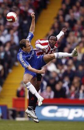Arjen Robben (Chelsea, li.) gegen Claude Davis (Sheffield United) - EDITORIAL USE ONLY. No use with unauthorised audio, video, data, fixture lists, club league logos or live services. Online in-match use limited to 120 images, no video emulation. No use in betting, games or single club league player publications. Fußball Herren English Premier League 2006 2007, 1. Englische Liga, Sheffield United FC - Chelsea FC London 0:2 Gruppe Sheffield Dynamik, Höhe, Kampf, Fußball Herren English Premier League 2006 2007, 1. Englische Liga, Sheffield United FC - Chelsea FC London 0:2 Gruppe Sheffield Dynamik, Höhe, Kampf,