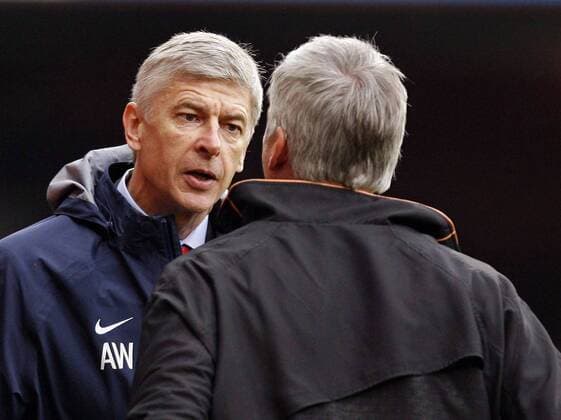 Trainer Arsene Wenger (Arsenal, li.) im Disput mit Trainer Alan Pardew (West Ham, re.) - EDITORIAL USE ONLY. No use with unauthorised audio, video, data, fixture lists, club league logos or live services. Online in-match use limited to 120 images, no video emulation. No use in betting, games or single club league player publications. Fußball Herren English Premier League 2006 2007, 1. Englische Liga, West Ham United - Arsenal FC London 1:0 Gruppe London Spannung, Fußball Herren English Premier League 2006 2007, 1. Englische Liga, West Ham United - Arsenal FC London 1:0 Gruppe London Spannung,