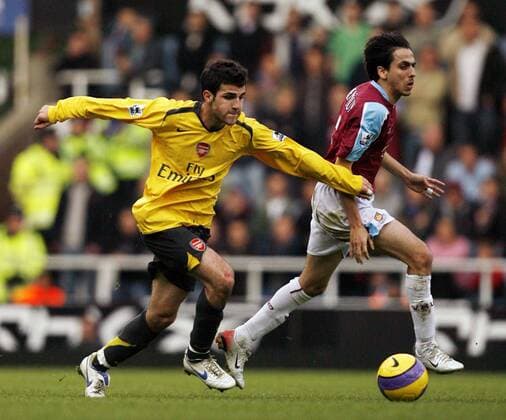 Cesc Fabregas (Arsenal, li.) gegen Yossi Benayoun (West Ham) - EDITORIAL USE ONLY. No use with unauthorised audio, video, data, fixture lists, club league logos or live services. Online in-match use limited to 120 images, no video emulation. No use in betting, games or single club league player publications. Fußball Herren English Premier League 2006 2007, 1. Englische Liga, West Ham United - Arsenal FC London 1:0 Gruppe London Dynamik, Fußball Herren English Premier League 2006 2007, 1. Englische Liga, West Ham United - Arsenal FC London 1:0 Gruppe London Dynamik,