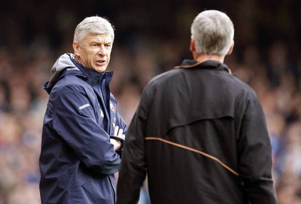Trainer Arsene Wenger (Arsenal, li.) im Disput mit Trainer Alan Pardew (West Ham) - EDITORIAL USE ONLY. No use with unauthorised audio, video, data, fixture lists, club league logos or live services. Online in-match use limited to 120 images, no video emulation. No use in betting, games or single club league player publications. Fußball Herren English Premier League 2006 2007, 1. Englische Liga, West Ham United - Arsenal FC London 1:0 Gruppe London Wut, Fußball Herren English Premier League 2006 2007, 1. Englische Liga, West Ham United - Arsenal FC London 1:0 Gruppe London Wut,