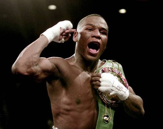 Floyd Mayweather jr. (USA) jubelt mit Weltmeistergürtel - (LVP2001012005) Boxen WM Herren WBC Weltmeisterschaft 2001, Boxsport, Profiboxen, Superfedergewicht, Super Federgewicht Einzelbild Las Vegas Freude, Boxen WM Herren WBC Weltmeisterschaft 2001, Boxsport, Profiboxen, Superfedergewicht, Super Federgewicht Einzelbild Las Vegas Freude,