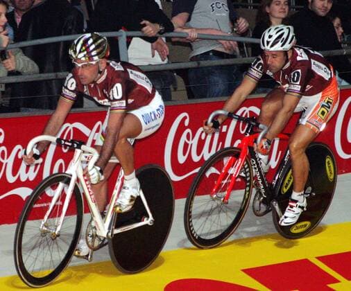 Paolo Bettini vor Marco Villa (beide Deutschland) Radsport Herren 43. Münchner 6 Tage Rennen 2006, Sechstagerennen, Sechs, Sechstage, Six Days, Sixdays, Halle, Indoor Gruppe München Radsport Herren 43. Münchner 6 Tage Rennen 2006, Sechstagerennen, Sechs, Sechstage, Six Days, Sixdays, Halle, Indoor Gruppe München