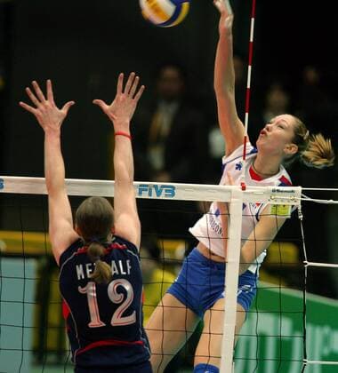 Ekaterina Gamova (Rußland, re.) gegen Metcalf (USA) - Volleyball WM Damen Weltmeisterschaft 2006, Länderspiel, Nationalteam, Nationaltrikot, Rußland - USA 3:0 Gruppe Osaka Dynamik, Volleyball WM Damen Weltmeisterschaft 2006, Länderspiel, Nationalteam, Nationaltrikot, Rußland - USA 3:0 Gruppe Osaka Dynamik,