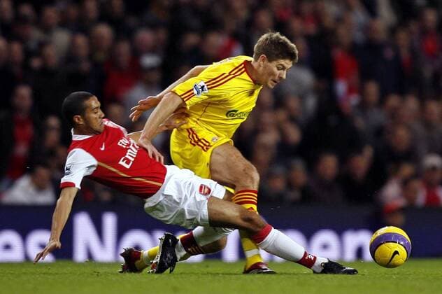 Steven Gerrard (Liverpool, re.) gegen Gael Clichy (Arsenal) - EDITORIAL USE ONLY. No use with unauthorised audio, video, data, fixture lists, club league logos or live services. Online in-match use limited to 120 images, no video emulation. No use in betting, games or single club league player publications. Fußball Herren English Premier League 2006 2007, 1. Englische Liga, Arsenal FC London - FC Liverpool 3:0 Gruppe London Kampf, Dynamik, Fußball Herren English Premier League 2006 2007, 1. Englische Liga, Arsenal FC London - FC Liverpool 3:0 Gruppe London Kampf, Dynamik,