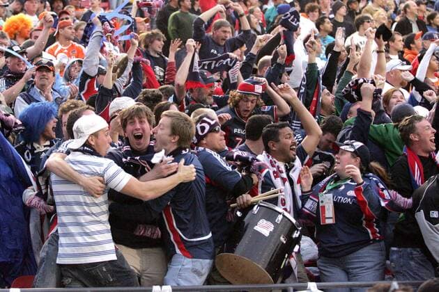 Fans der New England Revolution jubeln - (Icon918b3015) Fußball Herren MLS Cup 2006, Major League Soccer, Finale, Endspiel Totale o0 Playoffs, Playoff, Play Offs, Off, Frisco Freude, Begeisterung, Fußball Herren MLS Cup 2006, Major League Soccer, Finale, Endspiel Totale o0 Playoffs, Playoff, Play Offs, Off, Frisco Freude, Begeisterung, EDITORIAL USE ONLY